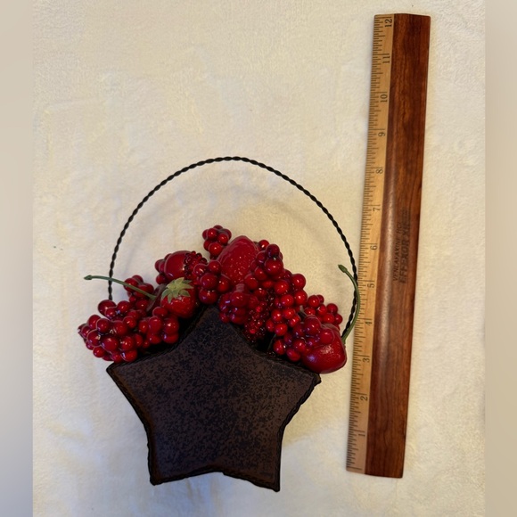 Vintage Holiday Berry Baskets Set Of 2 - Picture 6 of 7